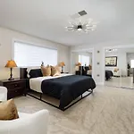 Single Story Minutes From Summerlin With Rv Parking & Dog Friendly